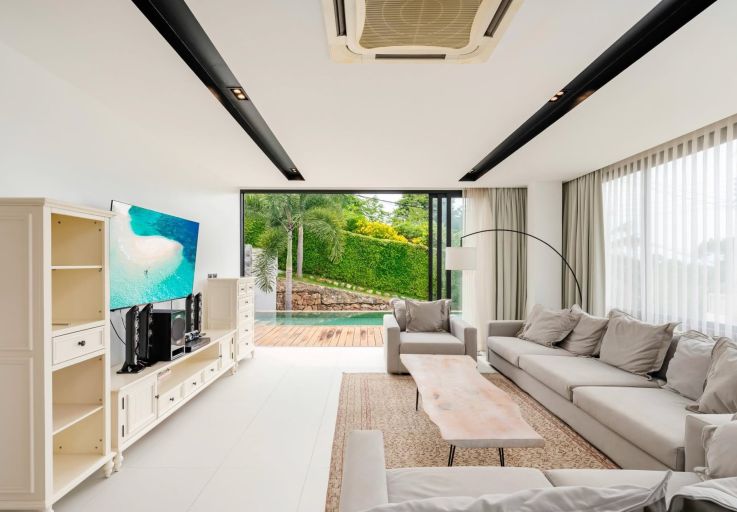 Stylish 3 Bed Luxury Pool Villa for Sale in Plai Laem