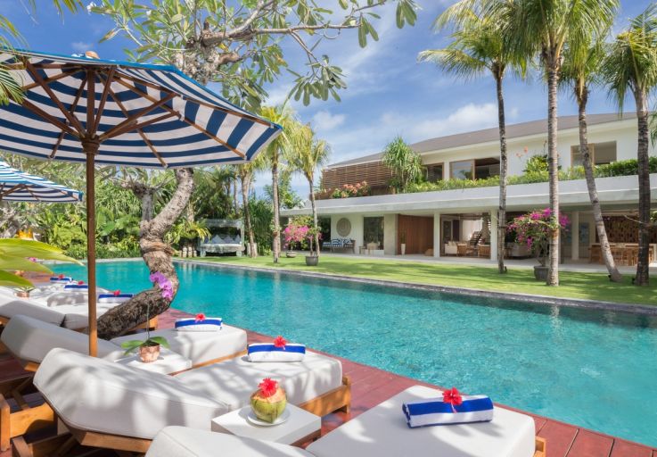 sleek-7-bedroom-luxury-beachside-villa-for-sale-in-bali