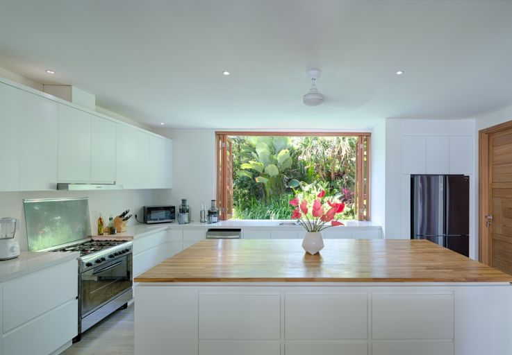 sleek-7-bedroom-luxury-beachside-villa-for-sale-in-bali