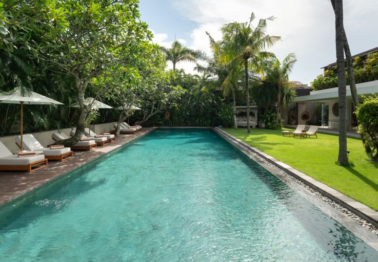 sleek-7-bedroom-luxury-beachside-villa-for-sale-in-bali