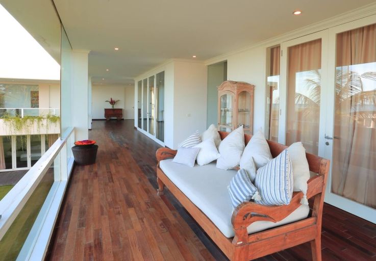 Modern 7 Bed Beachfront Garden Villa for Sale in Bali